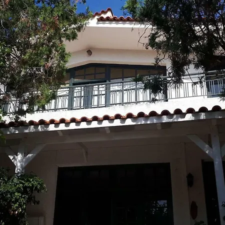 فيلة 100m From The Sea بحيرة فولياغميني