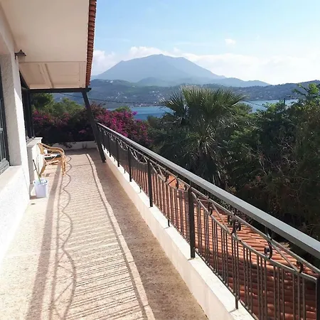 فيلة 100m From The Sea بحيرة فولياغميني