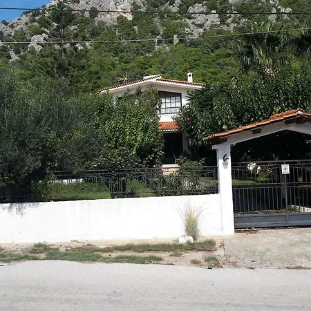 فيلة 100m From The Sea