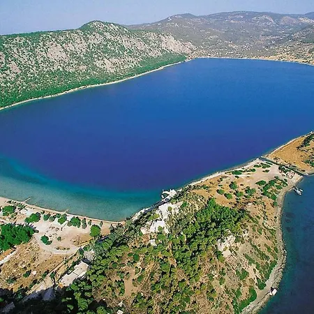 100m From The Sea فيلة